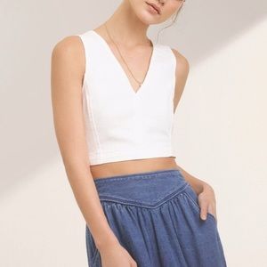 Aritzia Wilfred V neck cropped top side zipper